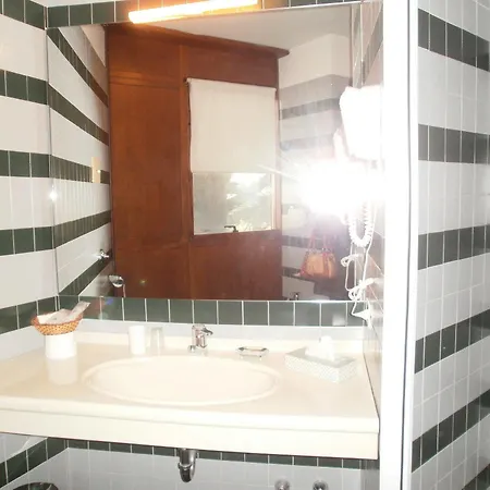 Hotel & Roma 3*