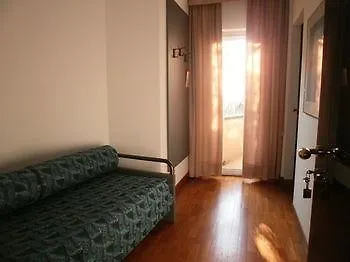 Hotel & Roma 3*