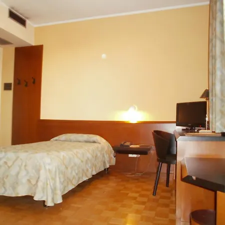 Hotel & Roma