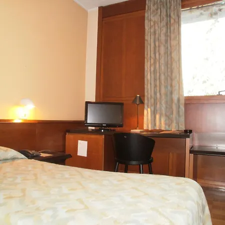 Hotel & Roma 3*