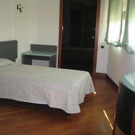 Hotel & Roma